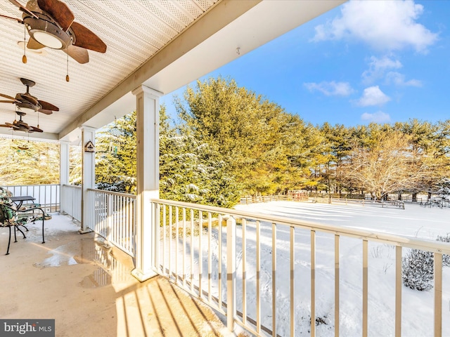 balcony featuring ceiling fan