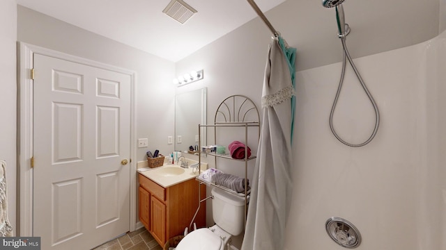 bathroom with vanity and a shower with curtain