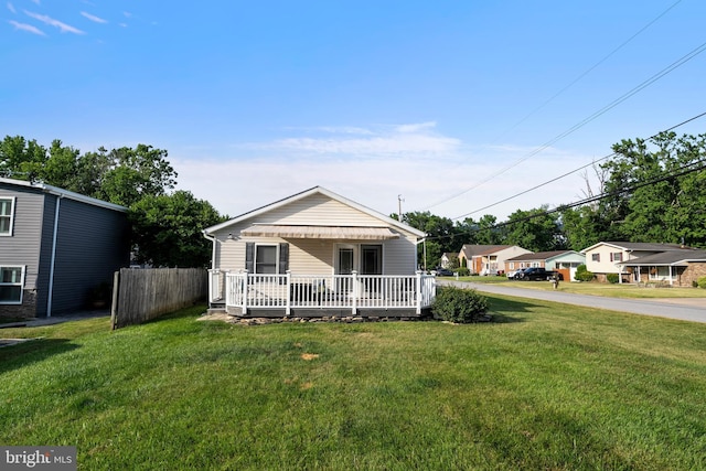 view of front of property featuring a front yard and a porch