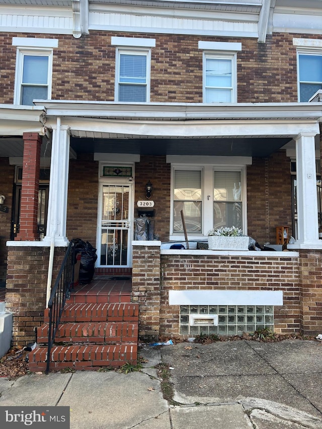 property entrance with covered porch