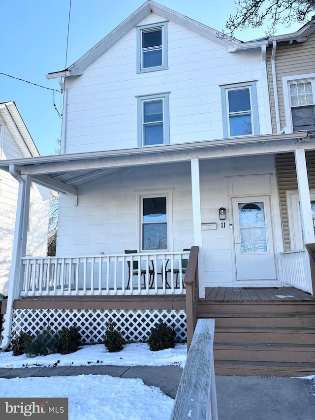 view of front of home with covered porch