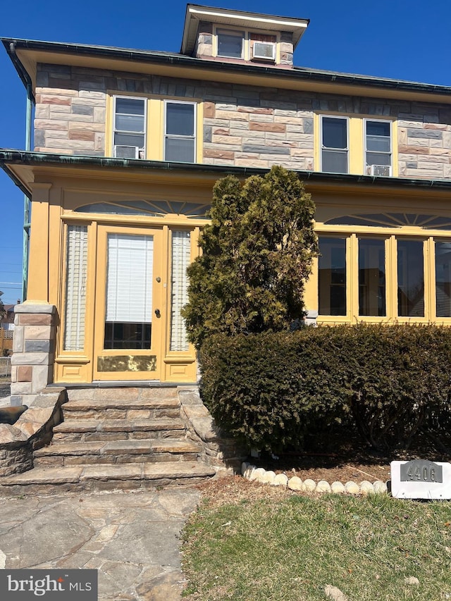 view of front facade with stone siding