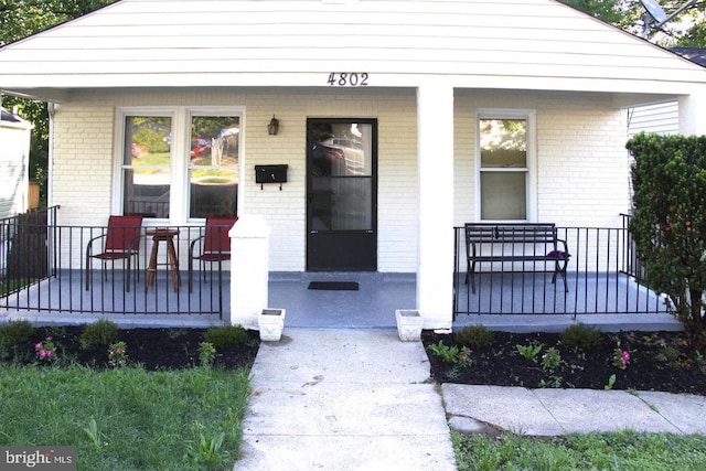 entrance to property featuring a porch