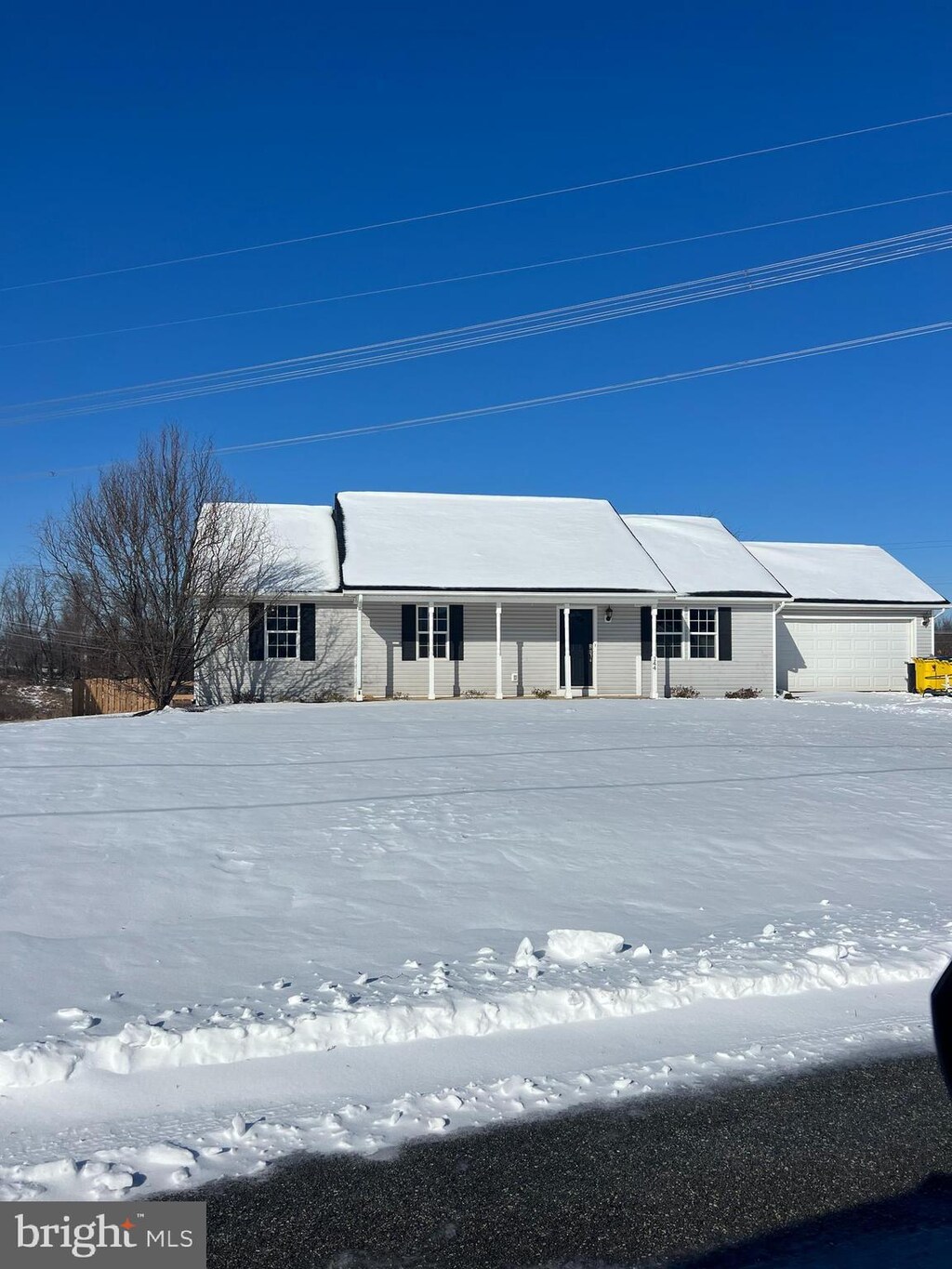 ranch-style home featuring a garage