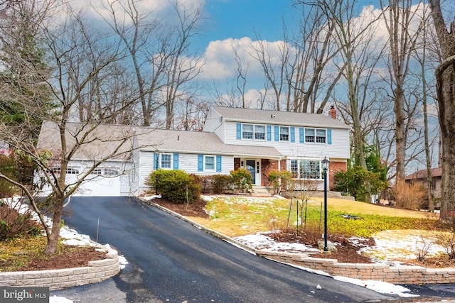 view of front of home featuring a front yard and a garage