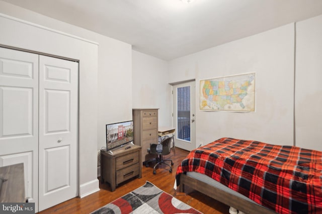 bedroom featuring dark hardwood / wood-style flooring and a closet