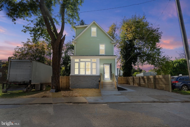 view of front of property