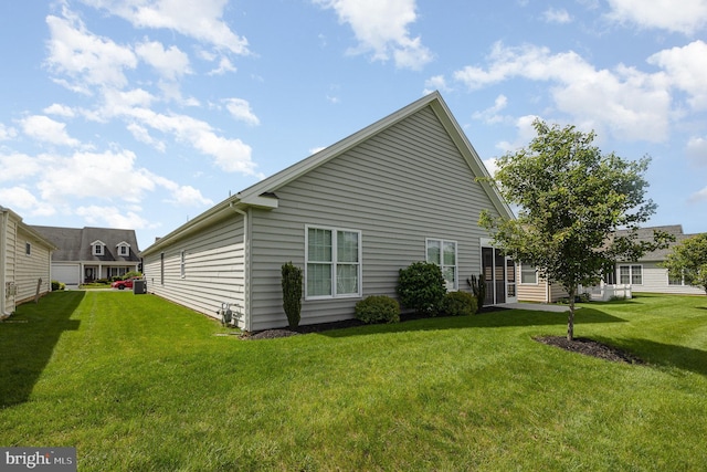 226 Loyal Dr, Mechanicsburg, PA 17050 - rear view of property featuring a yard