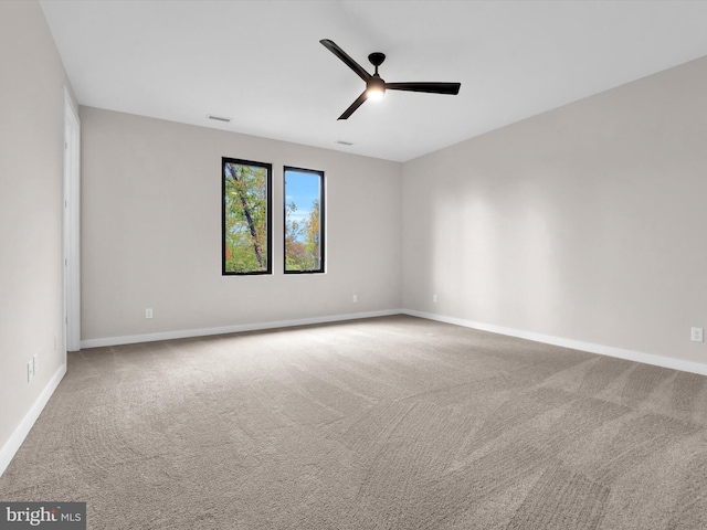 carpeted empty room featuring ceiling fan