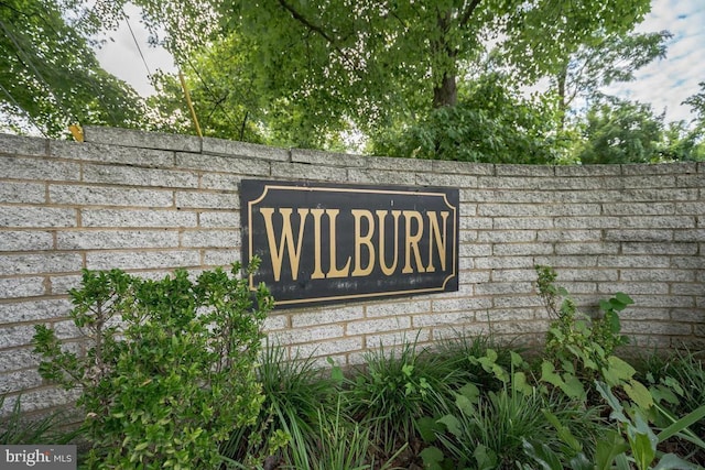 view of community / neighborhood sign