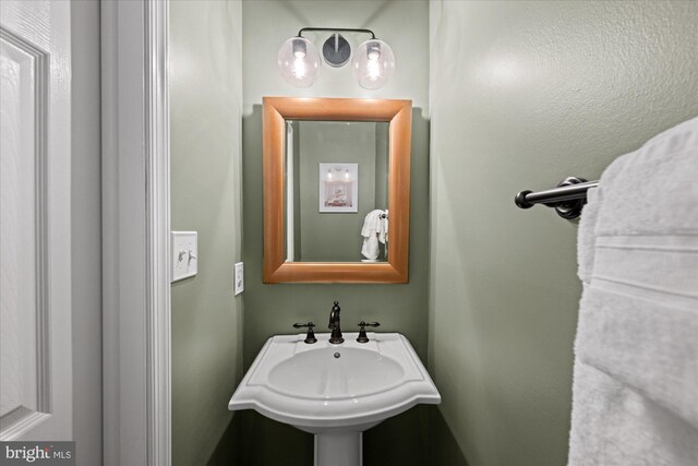 2518 S Walter Reed Dr Unit B, Arlington, VA 22206 - bathroom with a sink