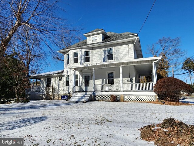 view of front facade with covered porch