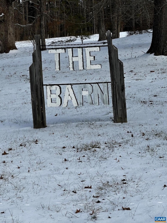 view of community / neighborhood sign