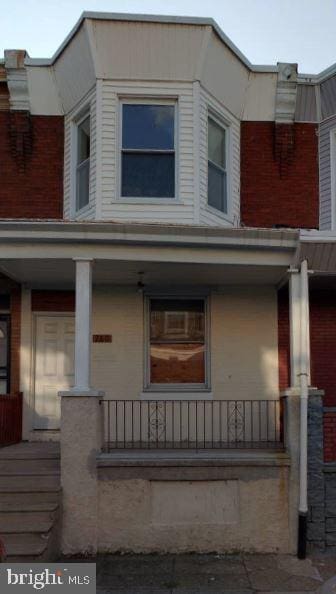 view of front facade featuring covered porch