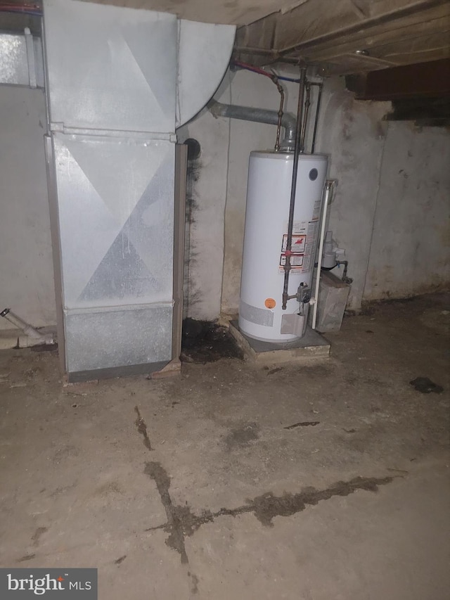 utility room featuring heating unit and water heater