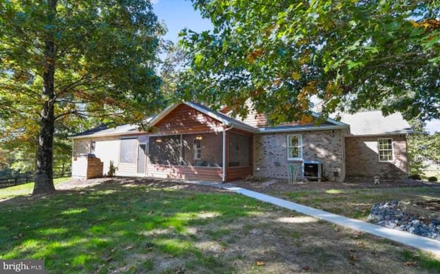 ranch-style house featuring a front lawn