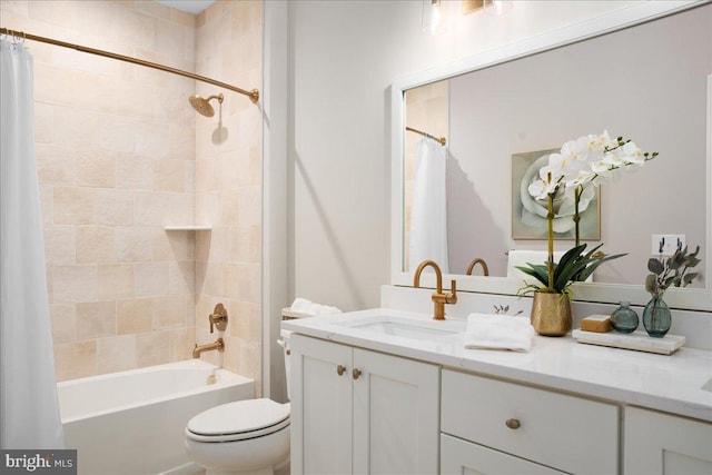 full bathroom featuring shower / tub combo with curtain, vanity, and toilet