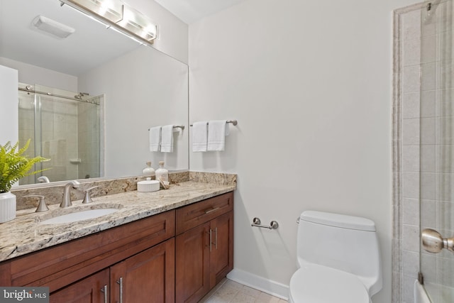 bathroom with tiled shower, toilet, vanity, and baseboards