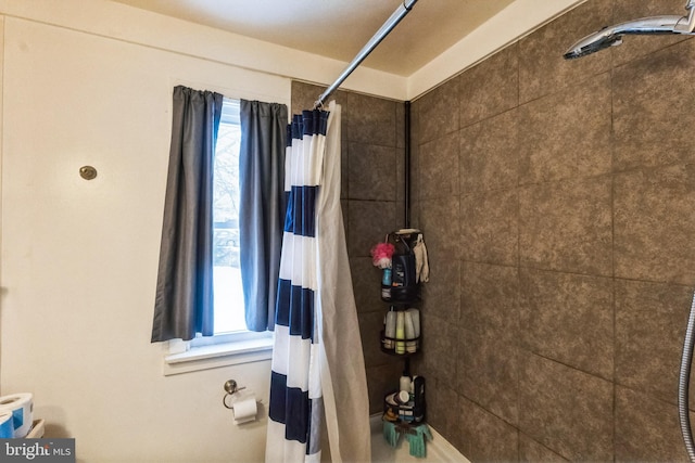 bathroom featuring shower / bathtub combination with curtain