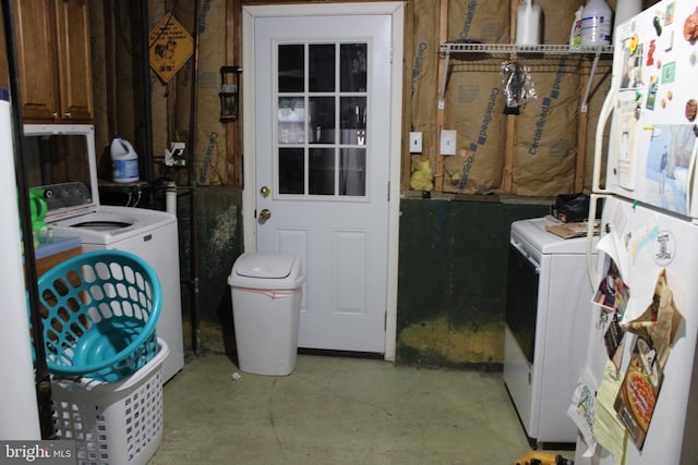 clothes washing area with washer / dryer