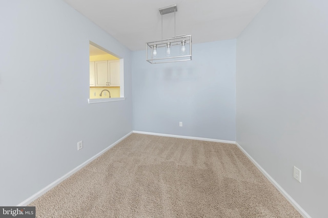 spare room featuring carpet floors