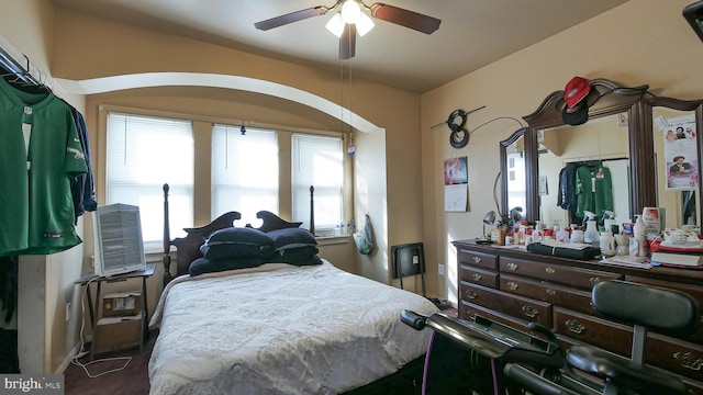 bedroom featuring ceiling fan