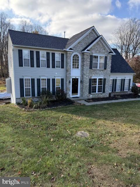 view of front of home with a front yard