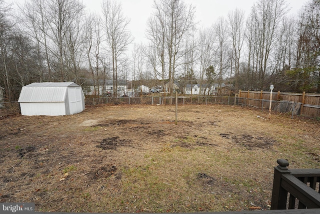 view of yard with a storage unit