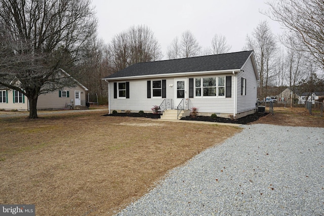 view of front of property featuring a front yard