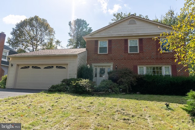 view of front of property featuring a front yard and a garage