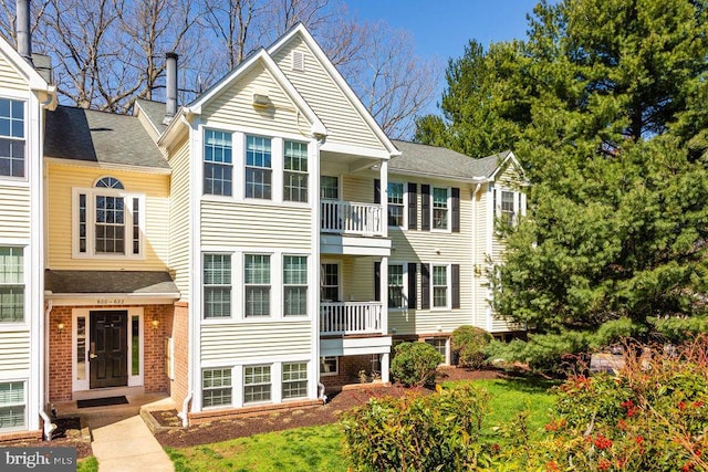 view of front of property with a balcony