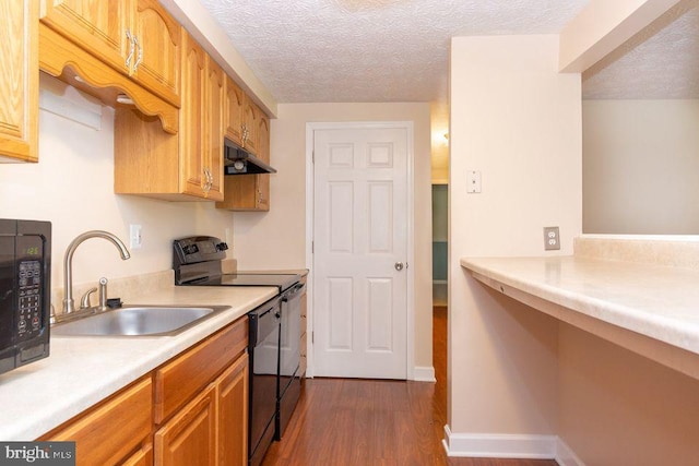 kitchen featuring a textured ceiling, dark hardwood / wood-style flooring, black appliances, and sink