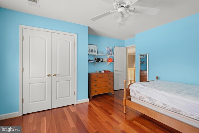 bedroom with hardwood / wood-style flooring, a closet, and ceiling fan