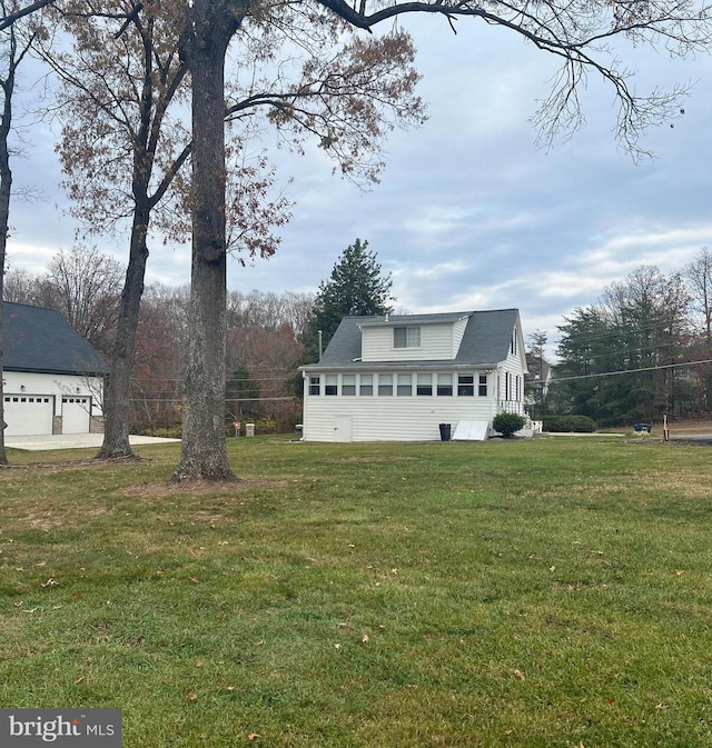 view of side of property featuring a lawn