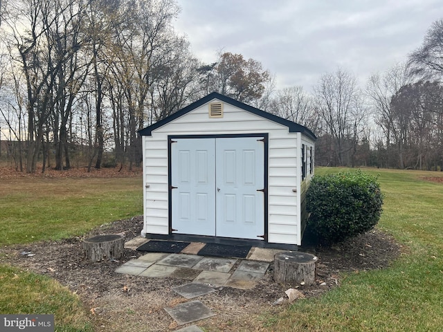 view of outdoor structure with a yard