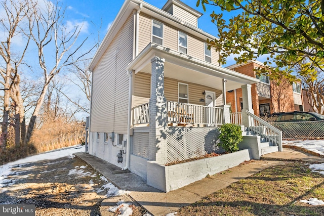 view of front of property featuring covered porch