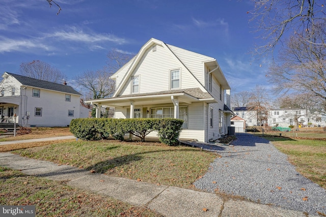 view of front of property with a front yard