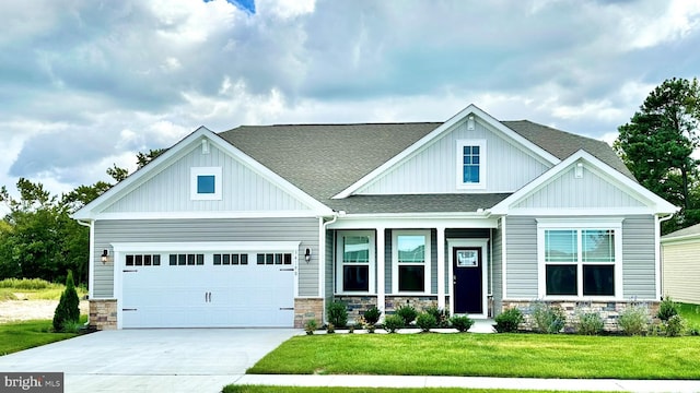 craftsman-style house featuring a garage and a front lawn