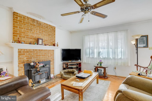 living room featuring crown molding, ceiling fan, and light hardwood / wood-style floors