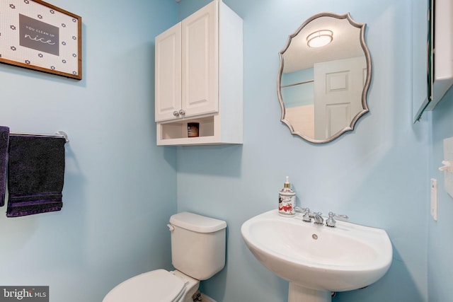 bathroom featuring sink and toilet