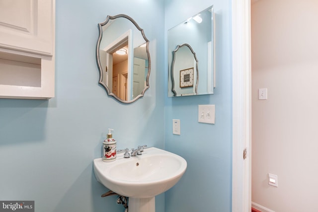 bathroom featuring sink