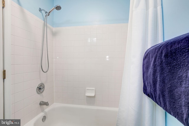 bathroom featuring shower / bath combo