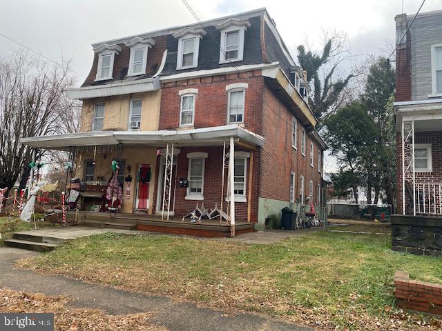 view of front of property with a porch and a front yard