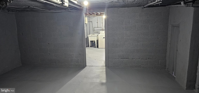 basement with washer / clothes dryer