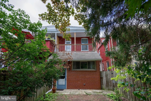 view of front of home with a balcony