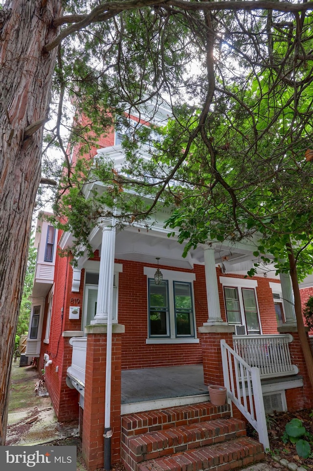 view of front of home featuring a porch