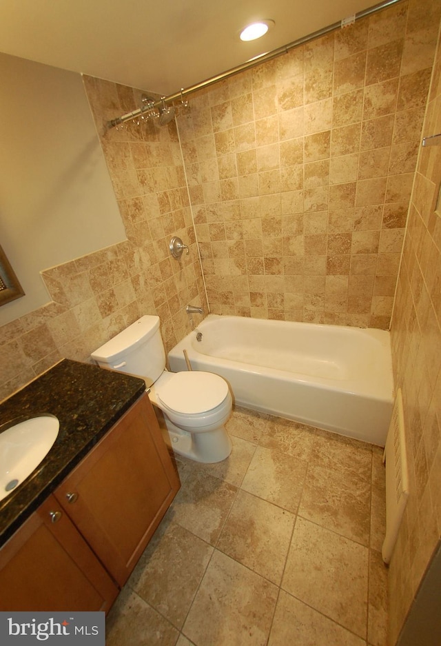 full bathroom with vanity, toilet, and tiled shower / bath