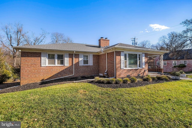 ranch-style house featuring a front lawn