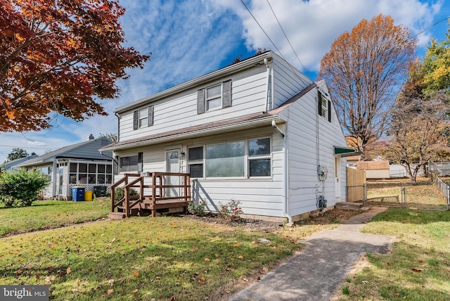 view of front facade with a front yard