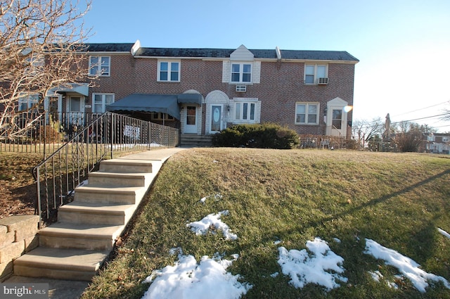 view of front of property with a front yard